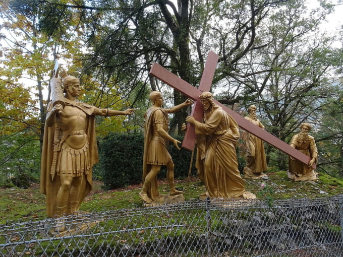 Chemi de Croix religious site in Lourdes