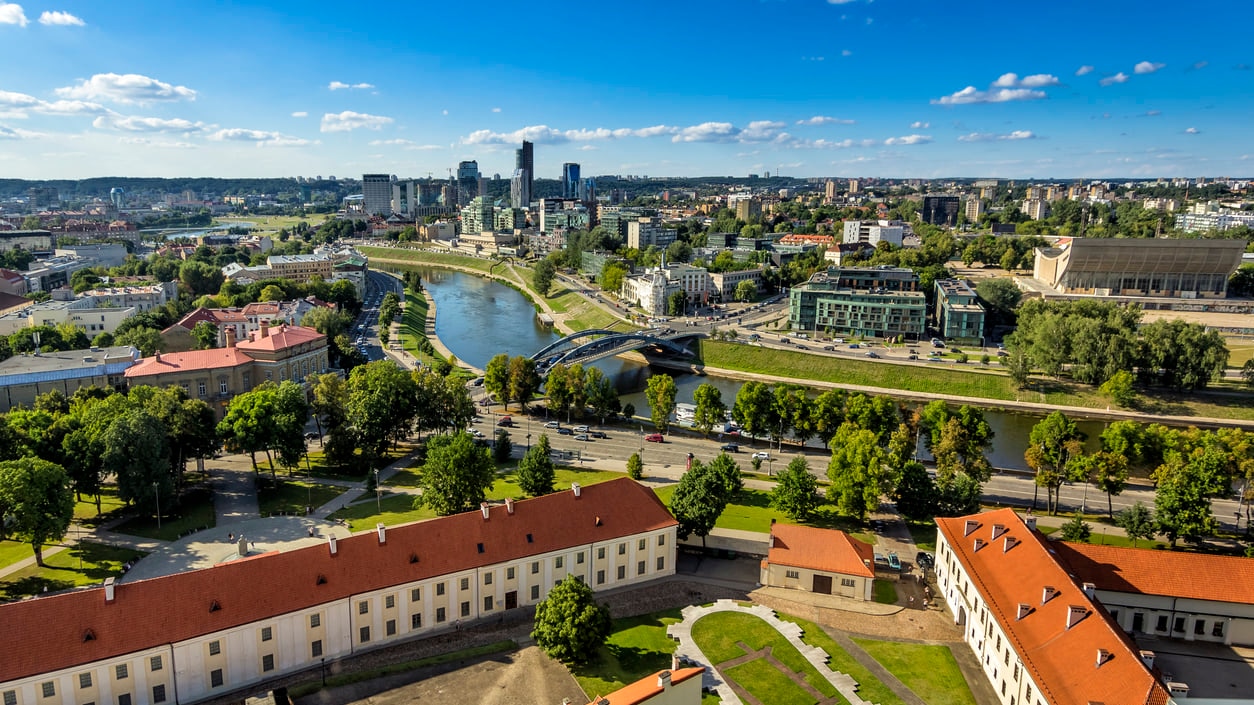 Vilnius : A Small Baroque Old Town with a Dazzling Panorama of the Baltic