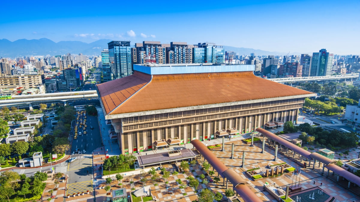 7 Things to Do Around Taipei Main Station