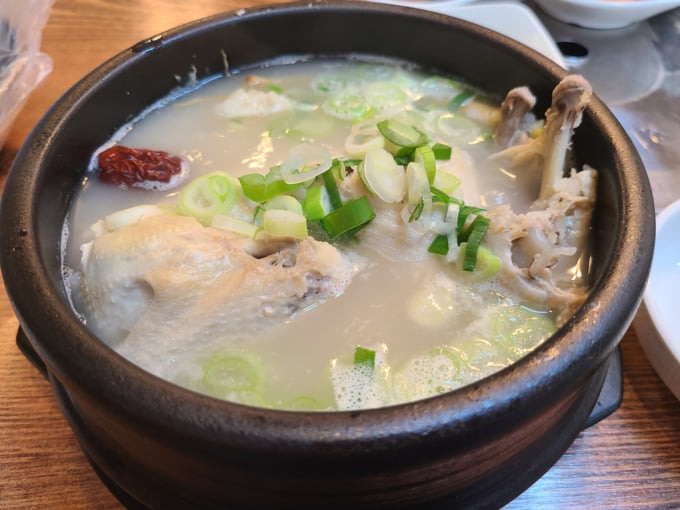 Samgyetang Korean food
