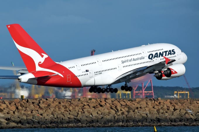 Qantas, airline of Australia, latest travel news and information