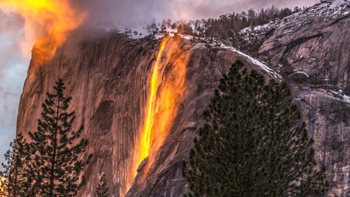 How to See the Iconic Yosemite Firefall This Year