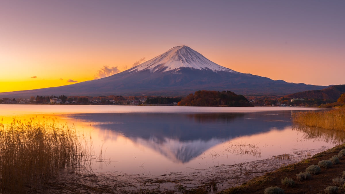 Japanese Officials Approve Plan for Railway Traveling Up Mount Fuji