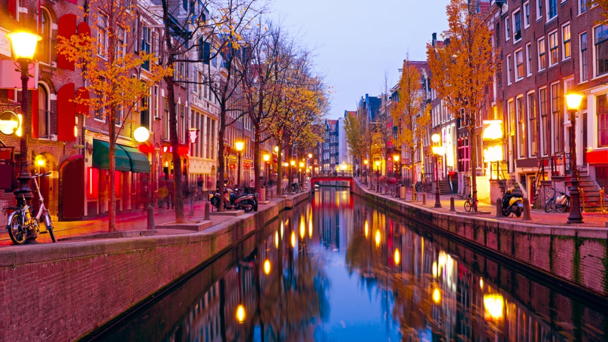 Amsterdam to Close Infamous Red Light District