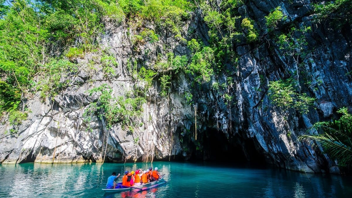 World Heritage Site “Puerto Princesa Underground River National Park” The last unexplored region in the Philippines!