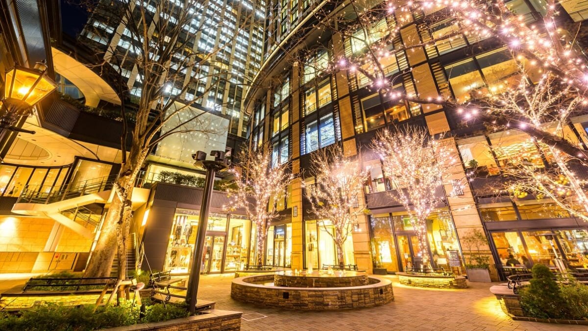 When you visit Tokyo Station, make sure to explore the surrounding area too! Here’s a summary of 13 spots in Marunouchi.