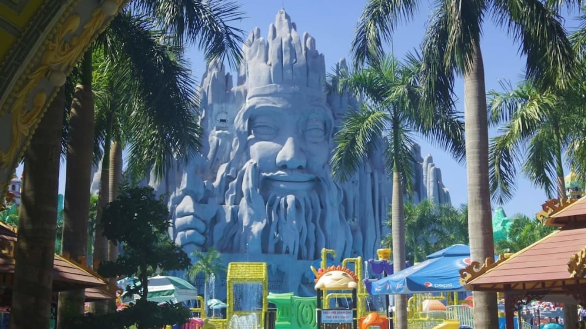 Vietnam’s mysterious theme park  (Recommended spots at Suoi Tien Park)