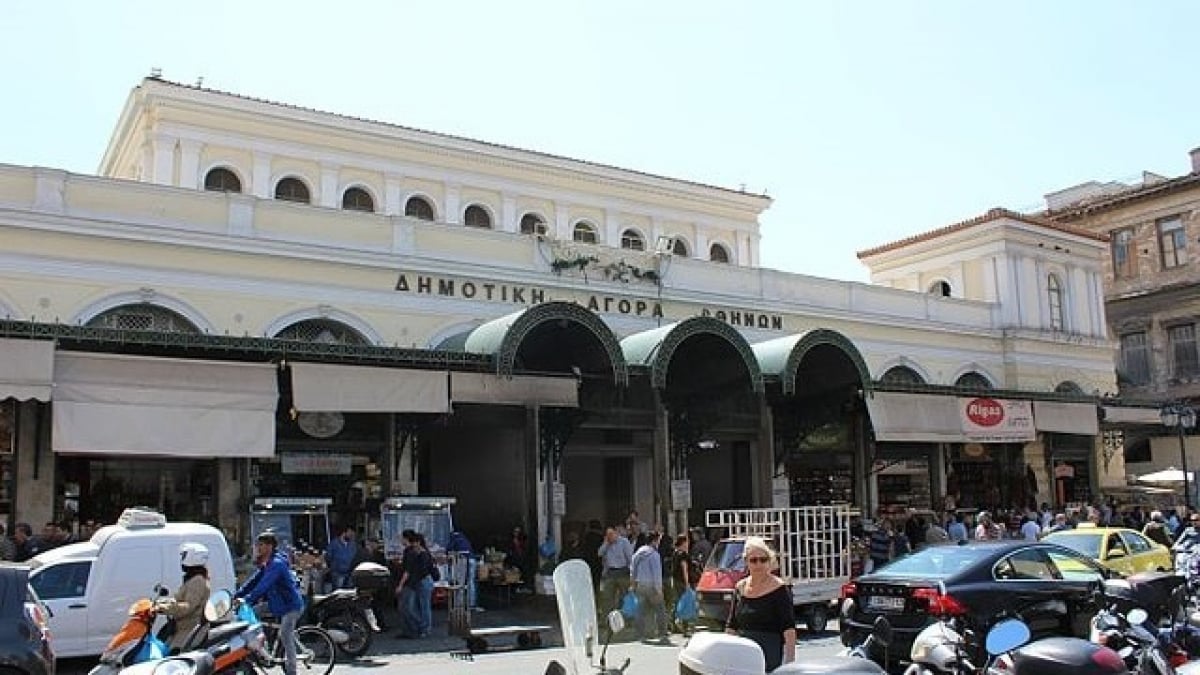 Discover Greece’s Vibrant Shopping Spots with Small Shops Galore!