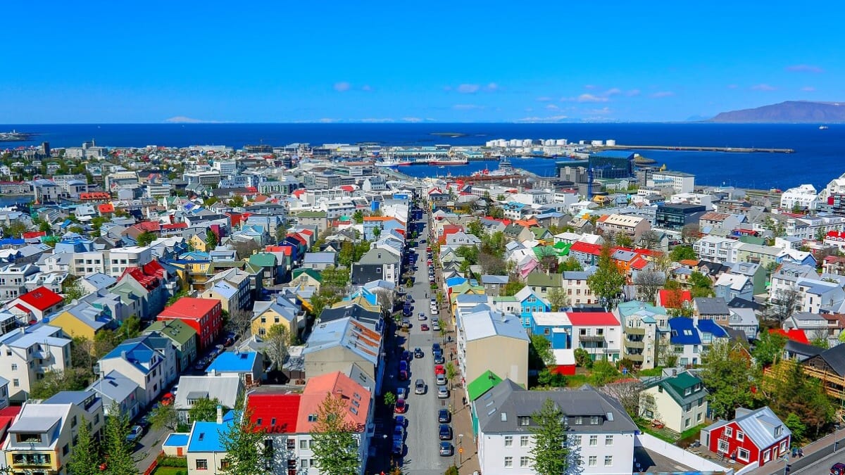 15 must-see tourist spots in Reykjavik! Stroll through the beautiful streets of Scandinavia