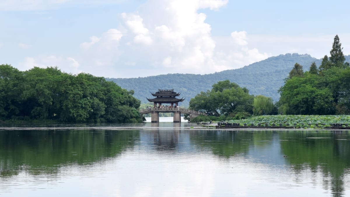 A famous spot in Hangzhou, China: Introducing the must-see tourist spots around West Lake