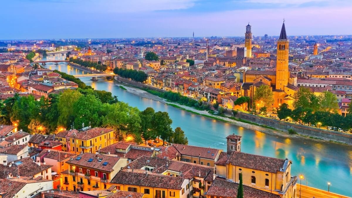 19 Must-See Tourist Spots in Verona, a City in Northern Italy that Retains its Medieval Streetscape