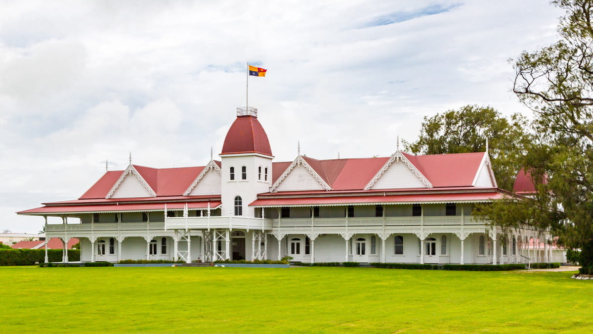 Top 5 Recommended Tourist Destinations in the Kingdom of Tonga! A South Pacific Island Nation Near the International Date Line