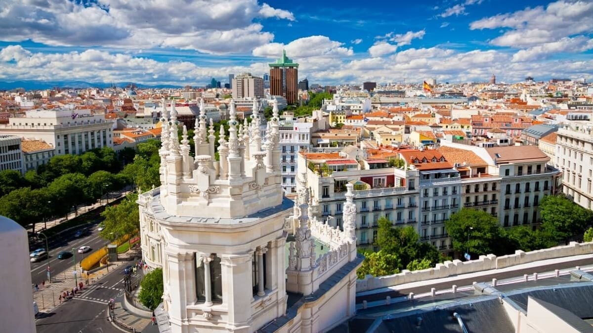 29 Recommended Tourist Spots in Madrid with Fairy-Tale-like Scenery