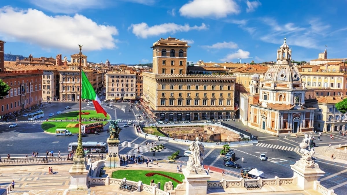 Venice Square in Rome: Introduction to Popular Tourist Spots