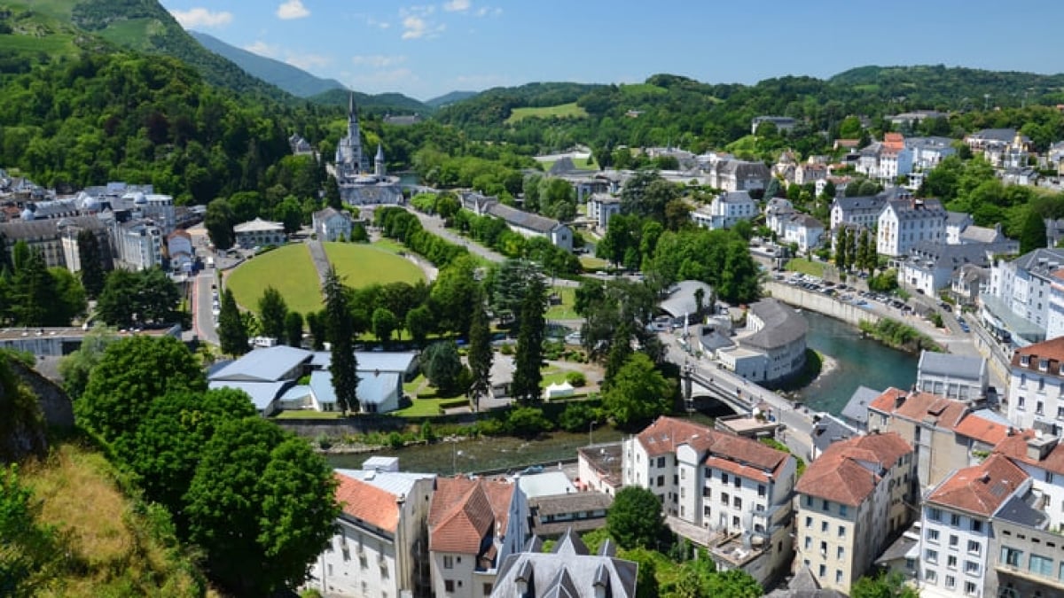 Explore Lourdes: A Sanctuary Visited by 6 Million People Annually! Discover 7 Must-Visit Spots Filled with Miracles of the Virgin Mary