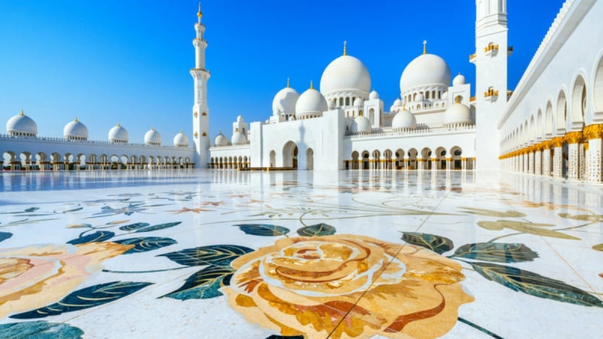 17 must-see tourist spots in Abu Dhabi! A mysterious Arabian night and a sci-fi world