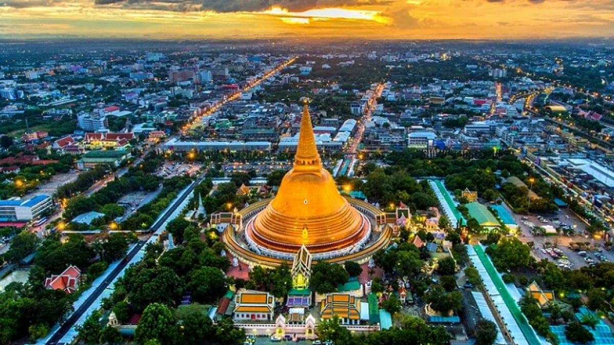 Where should you go when visiting Thailand? Discover its top destinations and must-see attractions!