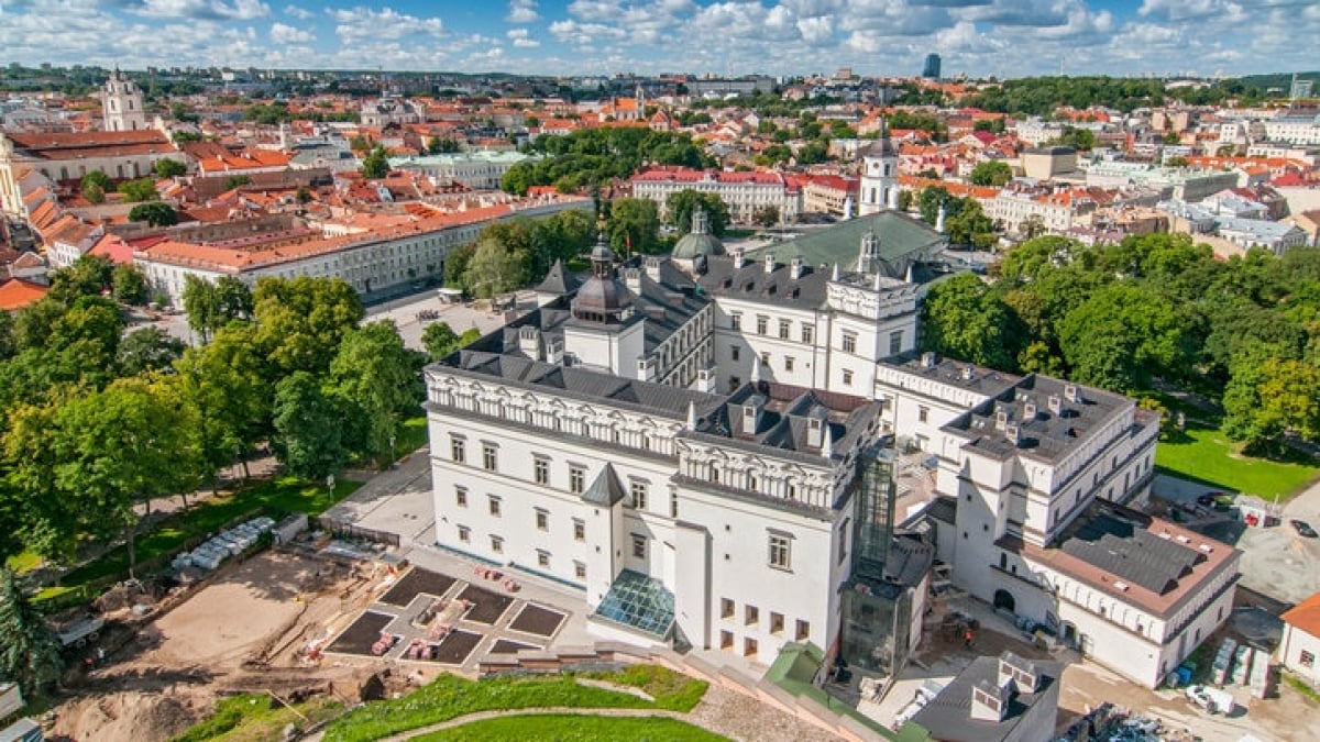 10 tourist attractions in Vilnius, the capital of Lithuania, with its Old Town, a World Heritage Site!