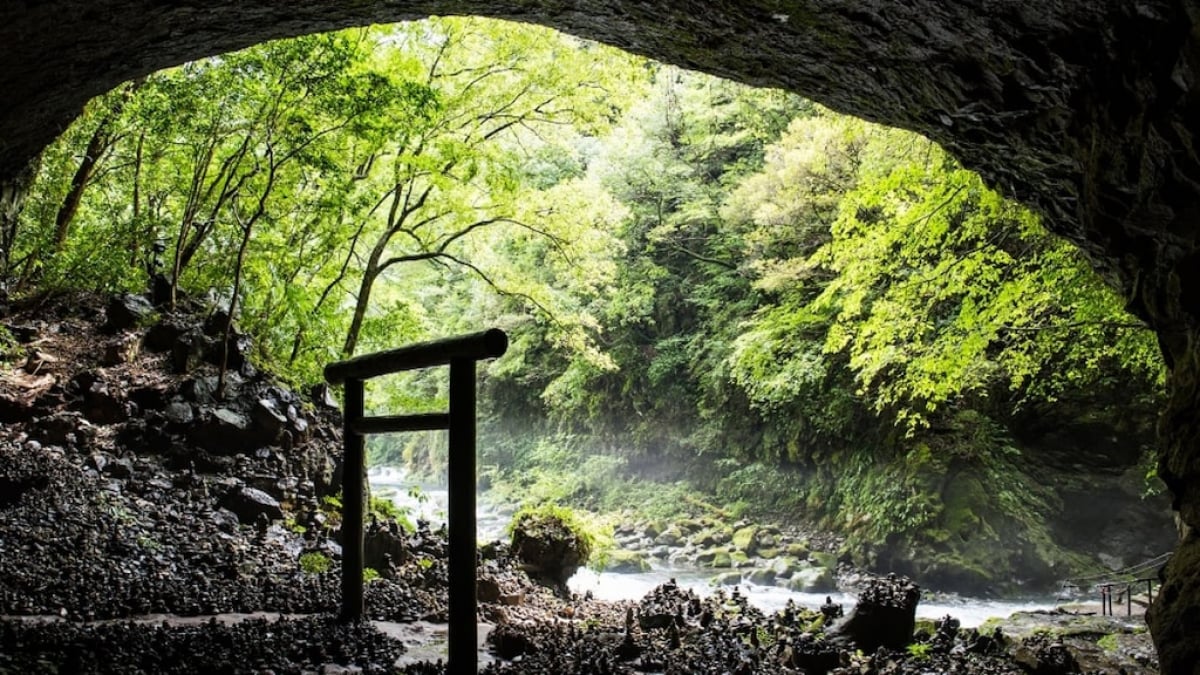 Amanoiwato River Cave: Miyazaki’s Divine Sanctuary