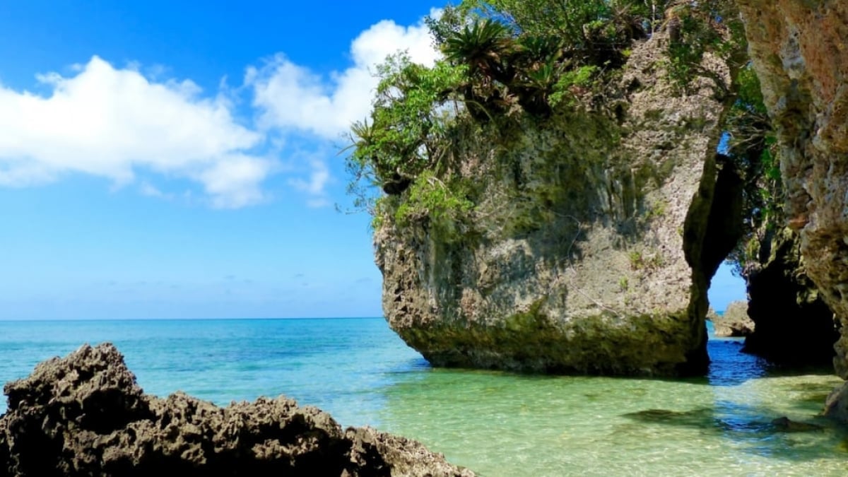 [Iharama Sabichi Cave] Explore a Unique Power Spot, Where a Limestone Cave Meets the Sea