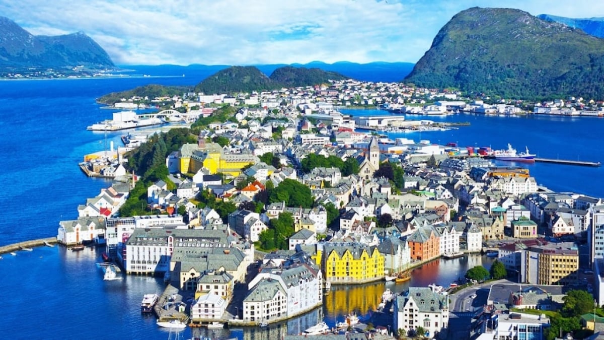 A Port Town Like Art! 7 Must-Visit Tourist Spots in Ålesund, Norway