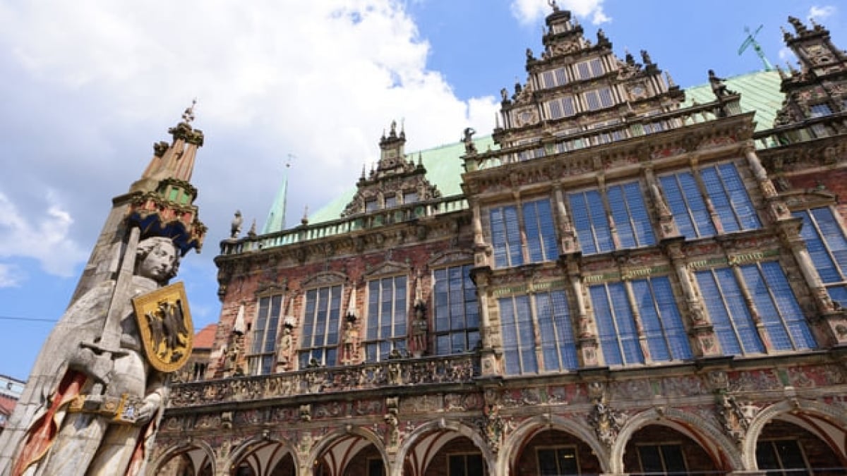 [World Heritage] The Town Hall and Roland Statue in Marktplatz | The Iconic Landmark of Bremen!?