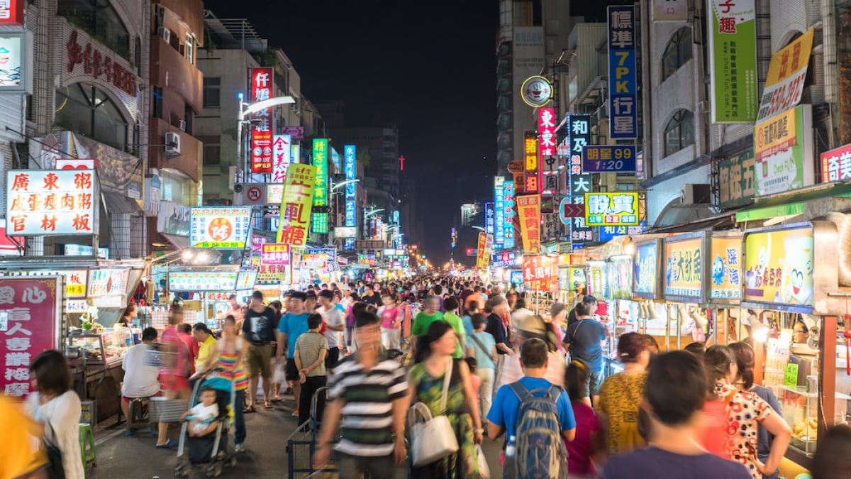 Let’s feast on Taiwan’s B-grade gourmet food at the popular Liuhe Night Market in Kaohsiung!