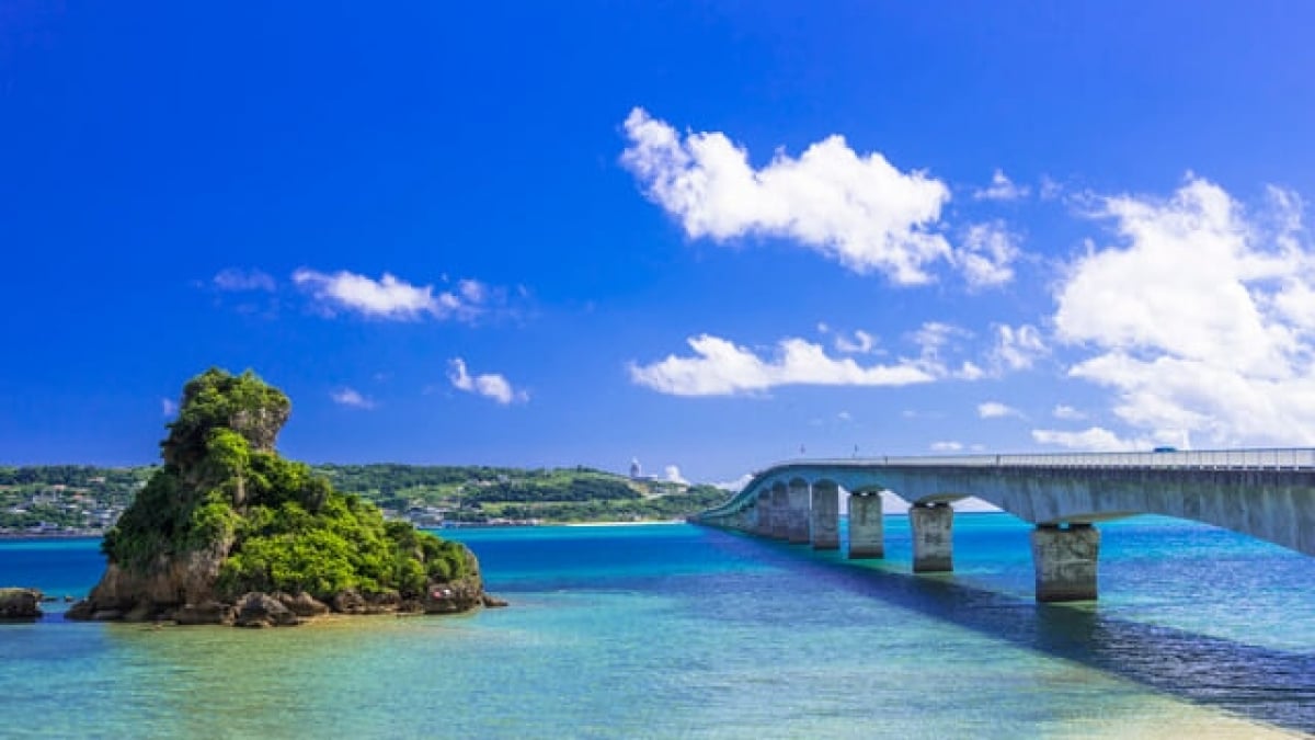 How to Enjoy Kouri Bridge | A Popular Tourist Spot in Nago