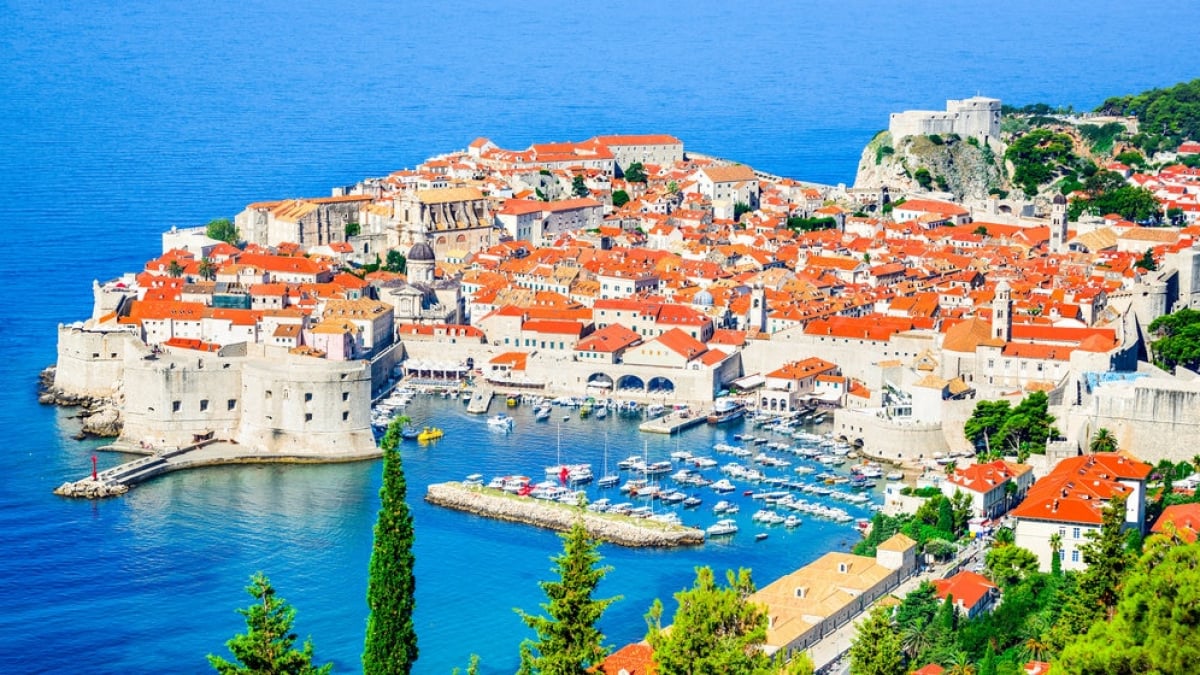 16 must-see tourist attractions in Dubrovnik, Croatia! The dreamy city of the Adriatic Sea