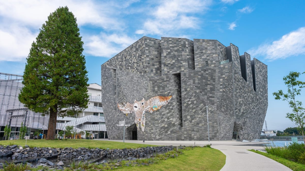 10 Beautiful Libraries and Bookstores Around the World You Must Visit Someday!