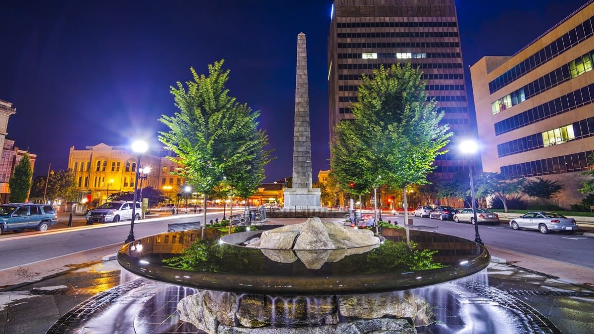 6 Tourist Spots in Asheville, the Town with Biltmore Estate and BRP
