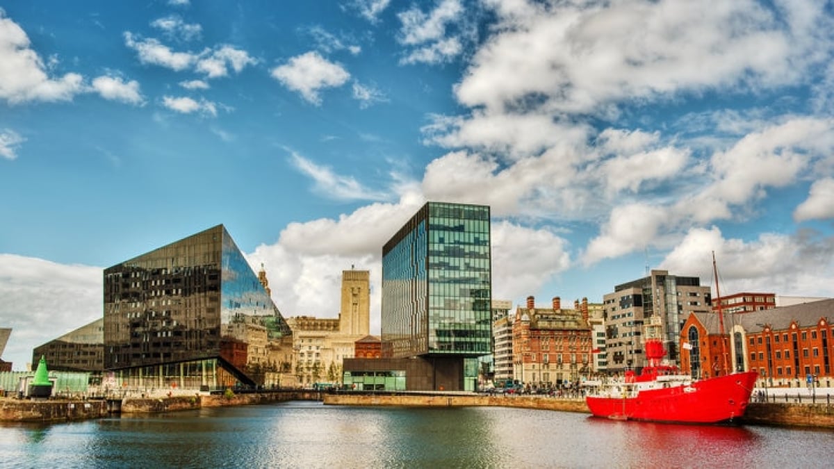 Introducing recommended souvenirs from Liverpool, the port city in England!