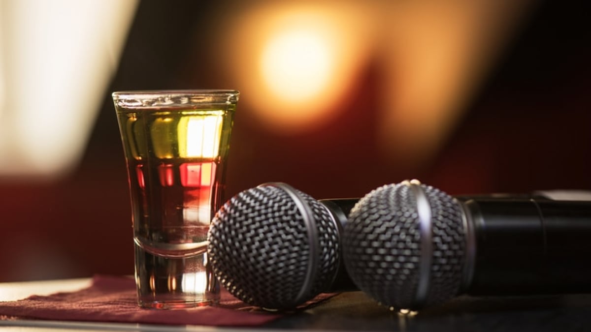 Enjoy Jeju Island! 3 Recommended Spots Where You Can Have Fun Singing Karaoke
