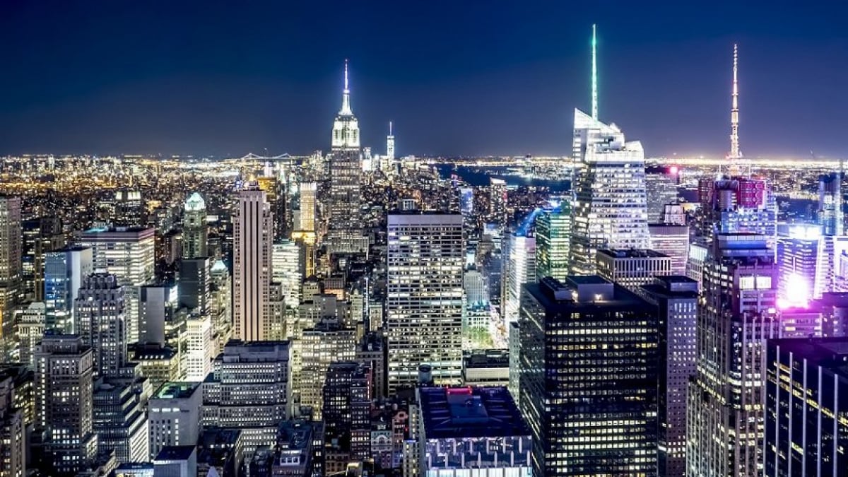 If you want to see the Manhattan night view, this is the place to do so! Enjoy one of the best night views in the world!