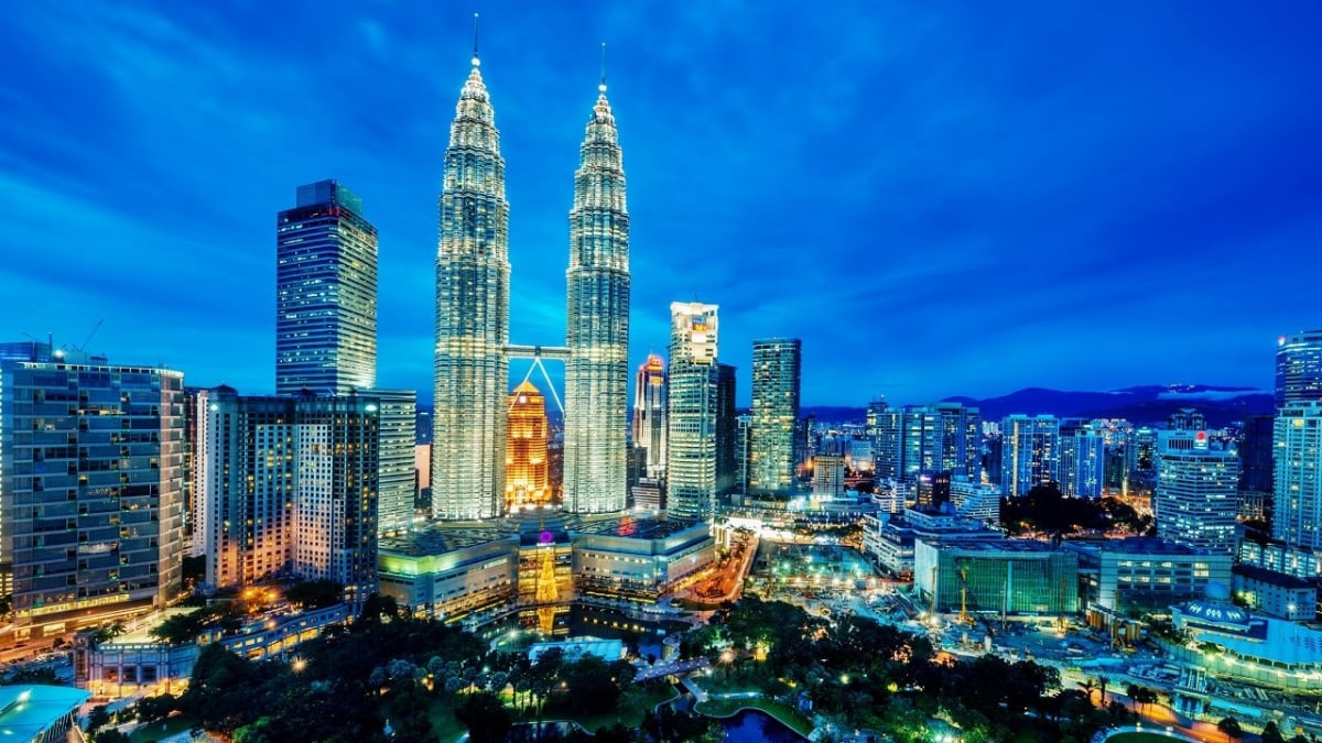 A complete guide to Kuala Lumpur’s night view spot, the Petronas Twin Towers!