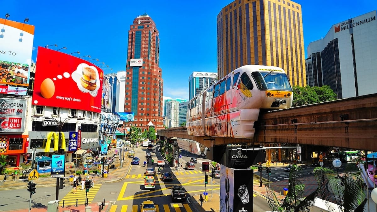 Experience the Vibrant Energy of Bukit Bintang – Kuala Lumpur’s Premier Entertainment District!