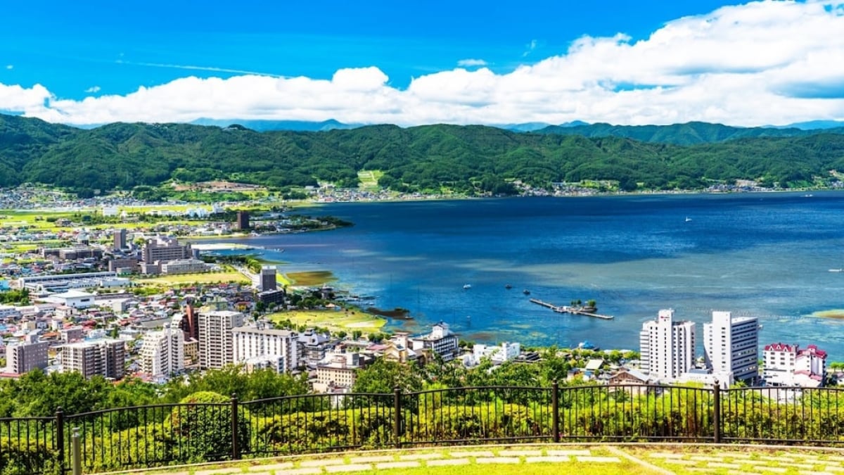 Tourist spots and events around Lake Suwa