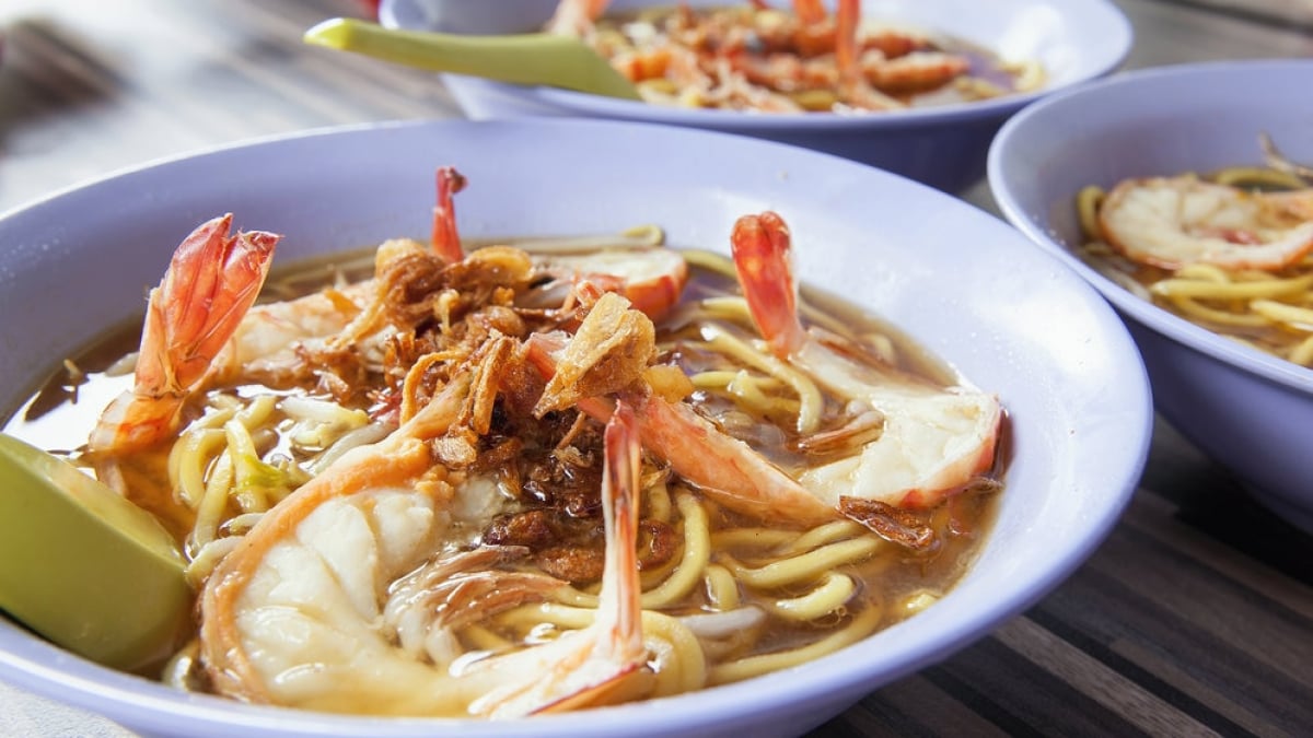 If You Crave Noodles at Clarke Quay, Singapore’s Ultimate Nightlife Destination!