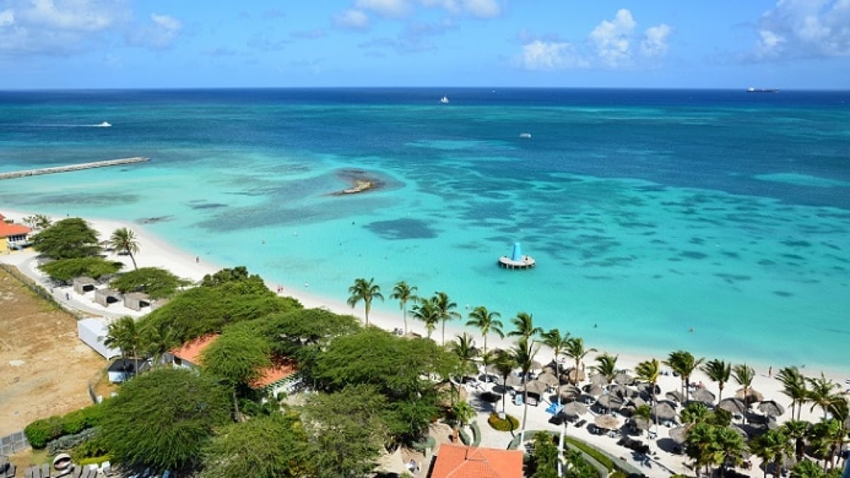 A True Paradise Floating in the Caribbean! [Safety Information on Dutch Aruba]