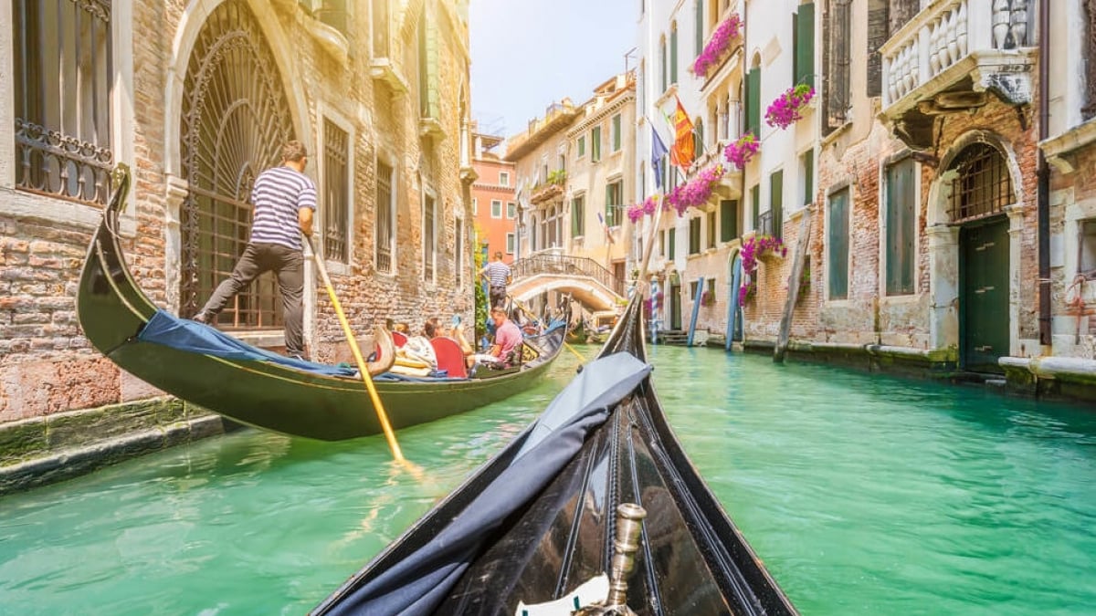 Be Authentic with Your Venetian Souvenirs! 4 Recommended Items