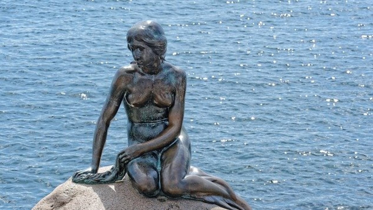 What to Buy in Beautiful Copenhagen? 4 Recommended Souvenir Picks