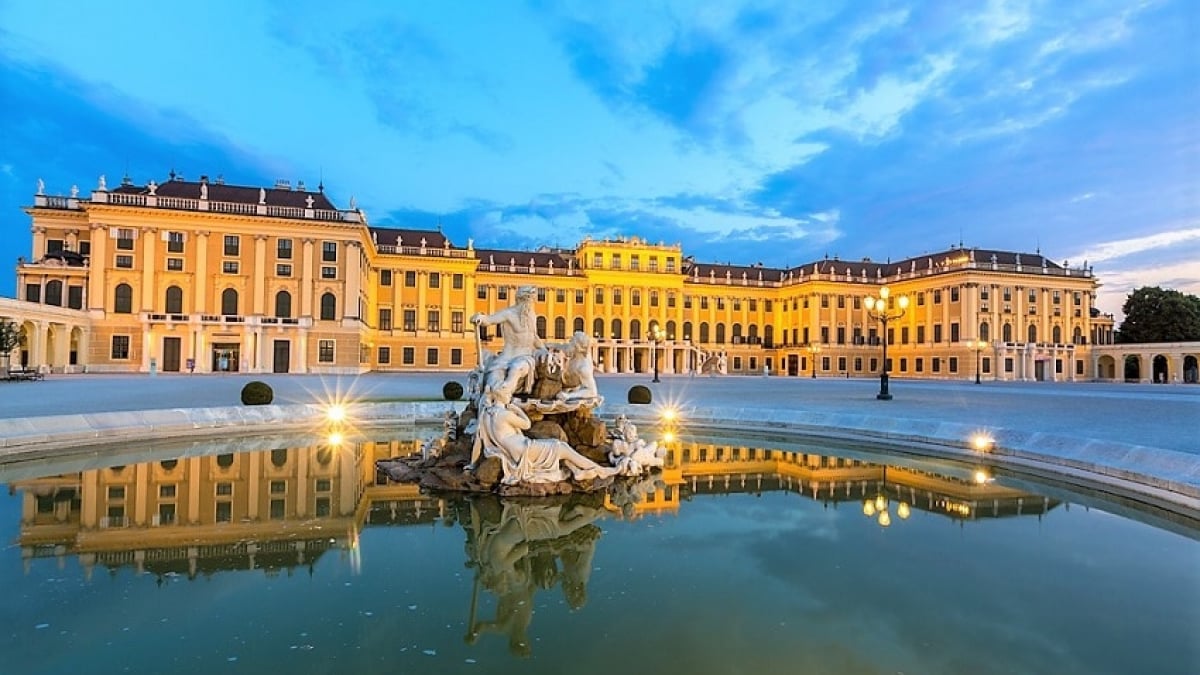 An Austrian World Heritage That Outshines Versailles! Schönbrunn Palace and Gardens