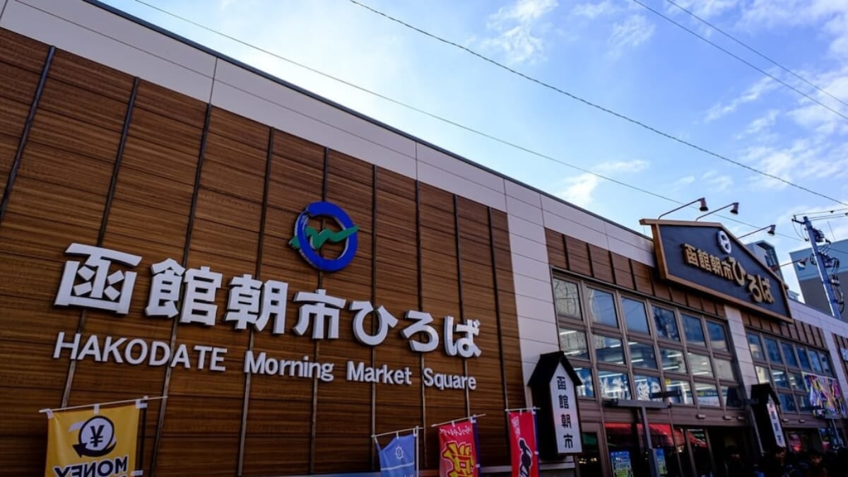 Seafood bowl at Hakodate morning market! A marine product theme park in front of Hakodate Station, where you can enjoy sightseeing and gourmet cuisine