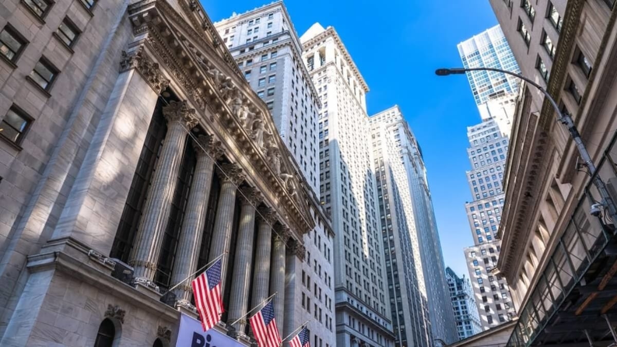 Let’s tour “Wall Street” in Manhattan, New York – The center of the global economy!