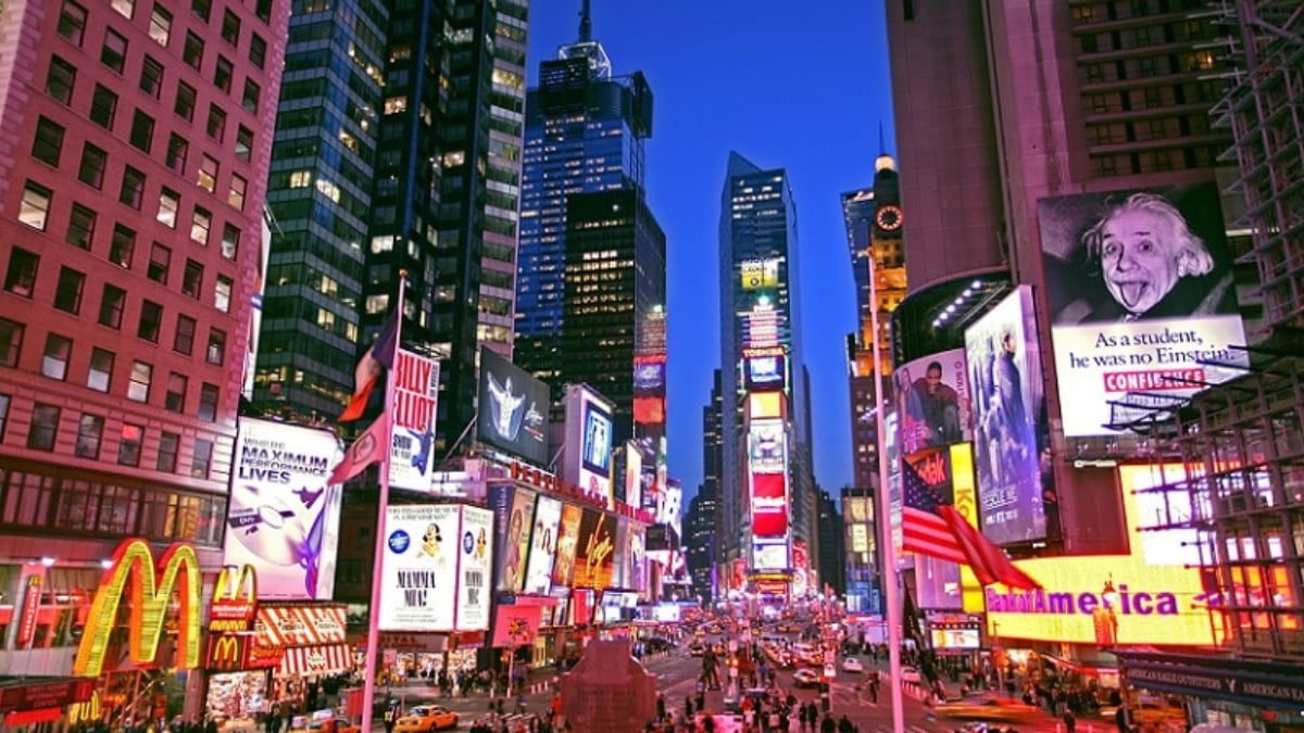 Times Square | Discover the charm of Manhattan, New York, the place that never sleeps!