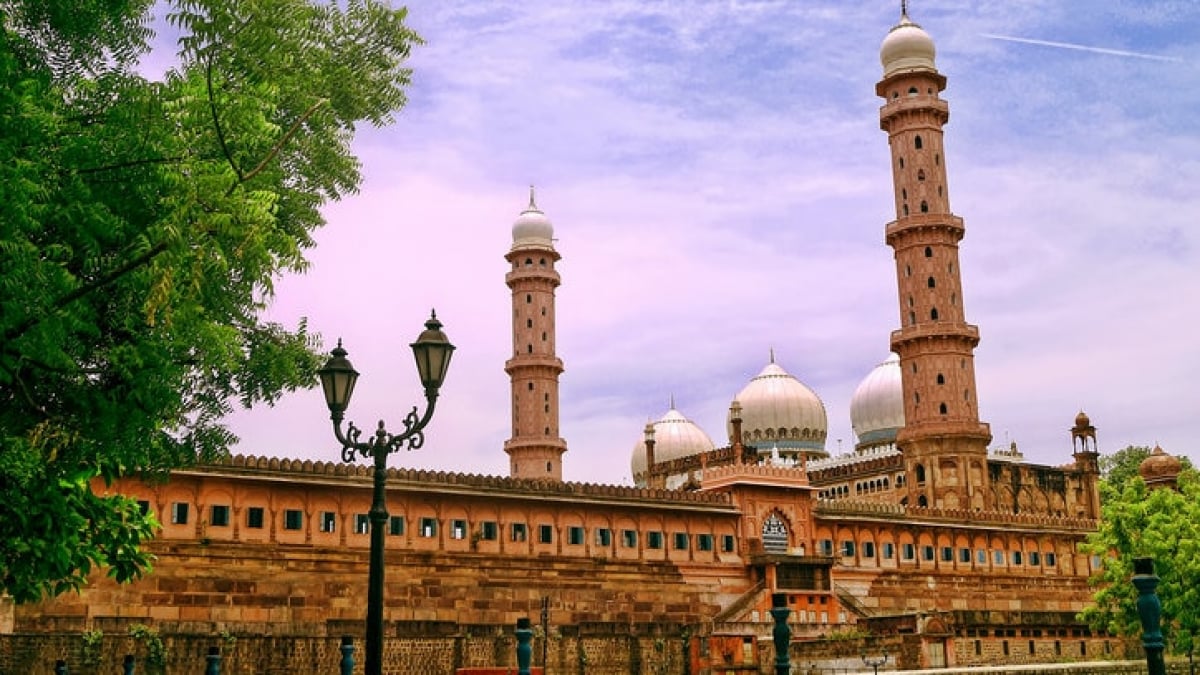 5 must-see tourist spots in Bhopal! Visit Asia’s largest and most striking mosque