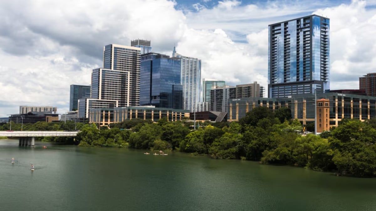 Austin, the second top high-tech city in the U.S.! Let’s head out on a sightseeing adventure where art and nature come together