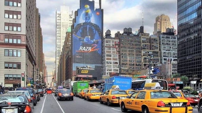 4 Recommended Spots Along 8th Avenue, the Boundary Line of