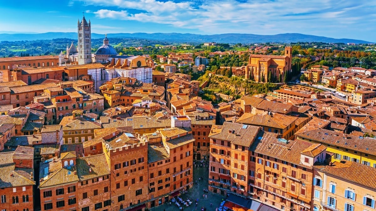 [World Heritage Site] What is the historic centre of Siena? | Visit the most beautiful square in the World!