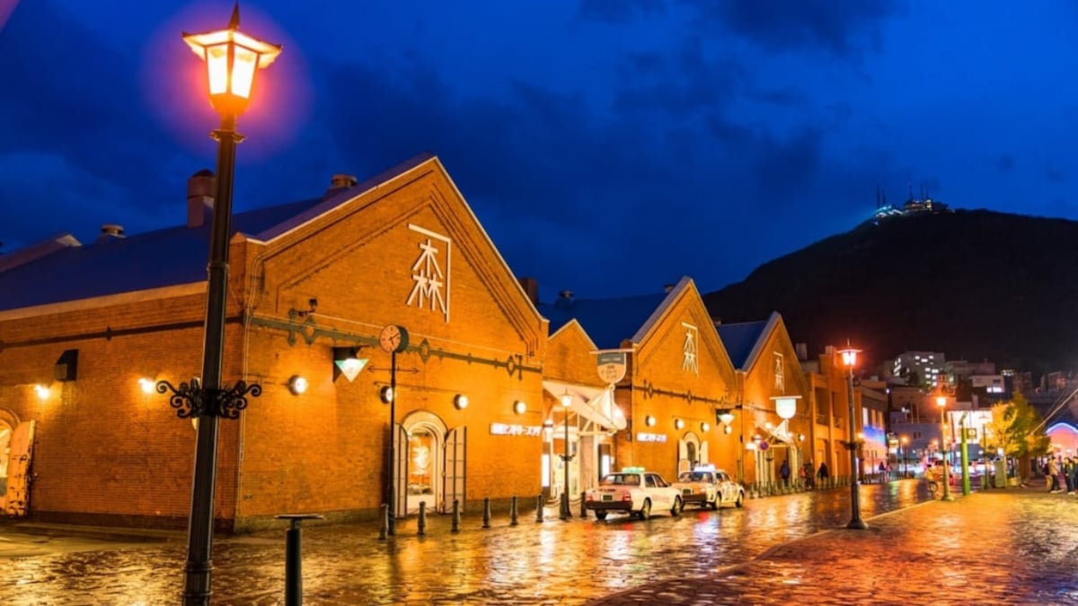 Gourmet and shopping at Kanemori Red Brick Warehouse. Strolling through the warehouse district of Hakodate Bay Area